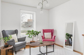 Cosy Family House With Outdoor Space in Järfälla